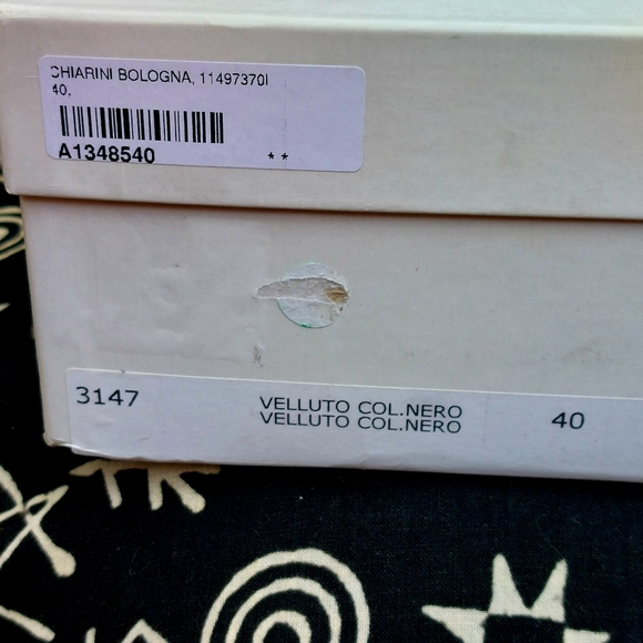 Elegant Black Embroidered Heels - Picture 15 of 15